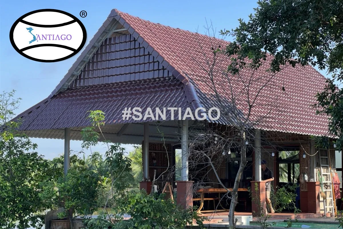 Nhà ven ao lợp ngói nhựa Santiago màu nâu